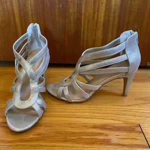 Kelly & Katie Gold 3inch Heels. Size 8.5. Worn twice. Good condition.